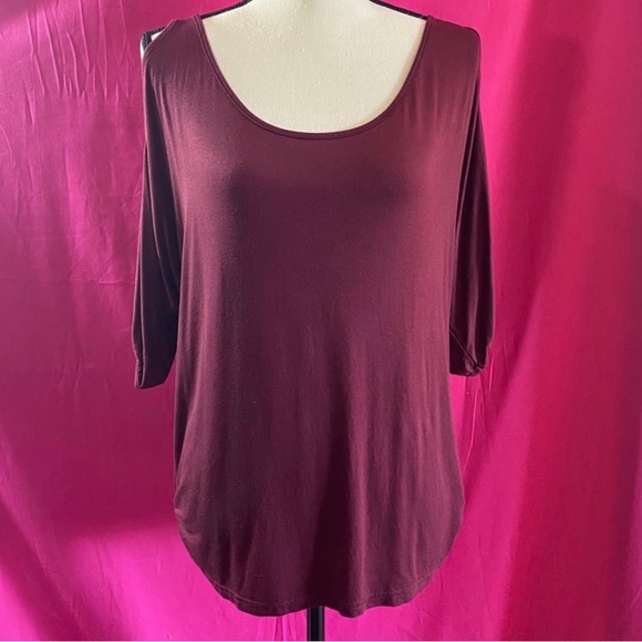 ♥️❄️Yoinks Yours Inspiration Cold Shoulder Top M - Picture 1 of 7